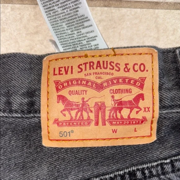 Levi's Black Jean Shorts High-Waisted Vintage Style - Picture 2 of 4